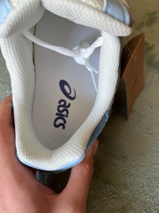 Zapatillas Asics azules y beige