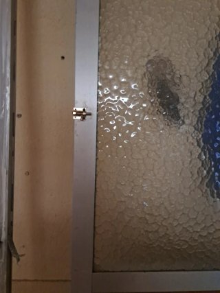 Puerta aluminio con cristal y panel