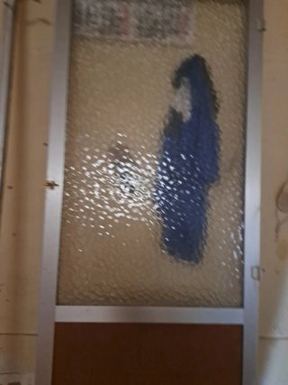 Puerta aluminio con cristal y panel