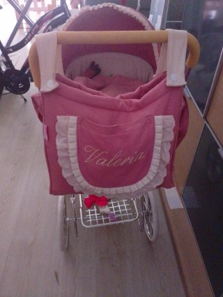 Carrito de muñecas rosa con capota