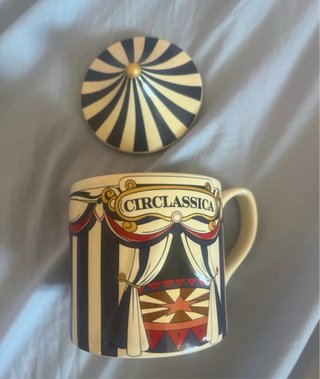 Taza de cerámica con diseño de circo