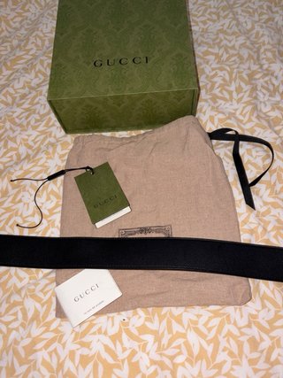 Cinturón Gucci Negro Hebilla Dorada GG