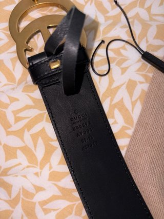 Cinturón Gucci Negro Hebilla Dorada GG