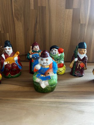 Figuras orientales de porcelana policromada