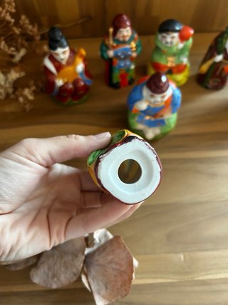 Figuras orientales de porcelana policromada