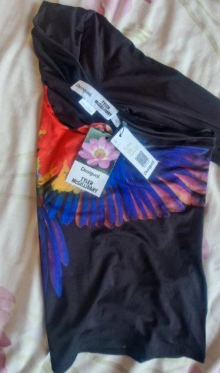 Camiseta Desigual x Tyler McGillivary Asimétrica