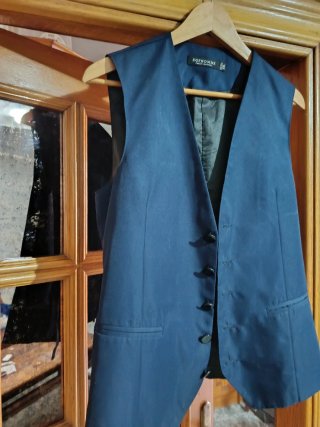 Chaleco azul marino pone XXL pero es XL