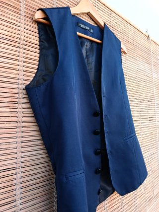 Chaleco azul marino pone XXL pero es XL