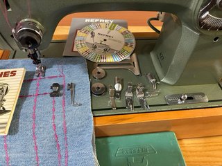 Máquina de coser Refrey Transforma 427