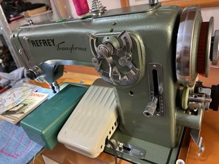 Máquina de coser Refrey Transforma 427