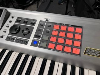 Sintetizador Roland Fantom X6 + Flightcase