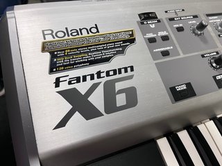 Sintetizador Roland Fantom X6 + Flightcase