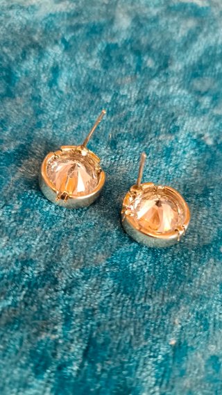 Pendientes plateados redondos con circonitas