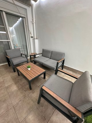 Sofá y sillones de patio con mesa