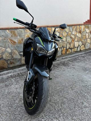 Kawasaki Z900 Negra y Verde