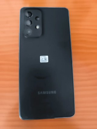 Samsung A53 5G con caja y cable de carga.