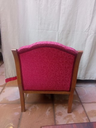 2 Sillones de madera y tela rosa