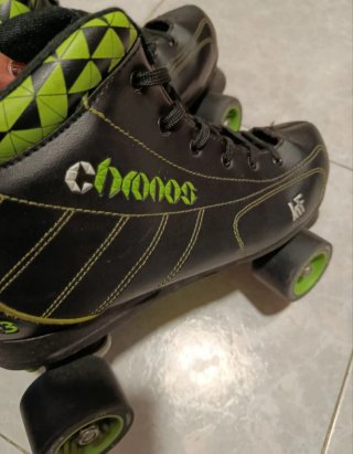 Patines de hockey negros y verdes