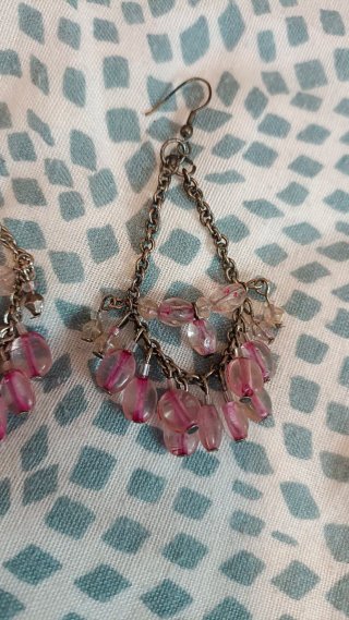 Pendientes en acero con abalorios rosas