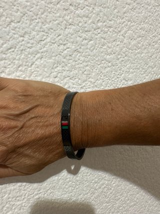 Pulsera tipo brazalete para hombre