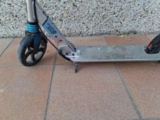 Patinete plegable plateado