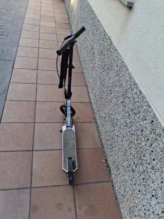 Patinete plegable plateado