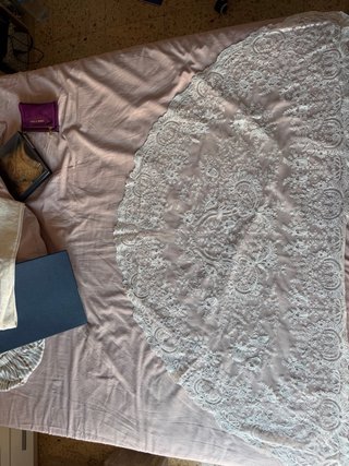 Mantilla media luna blanca encaje