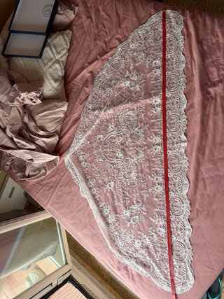 Mantilla media luna blanca encaje
