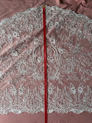 Mantilla media luna blanca encaje