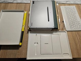 10/10 Samsung Galaxy Tab S9 FE+ 12 GB RAM/ 256 GB