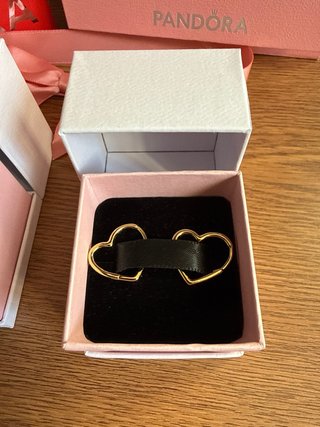Anillo de promesa y pendientes Pandora corazón