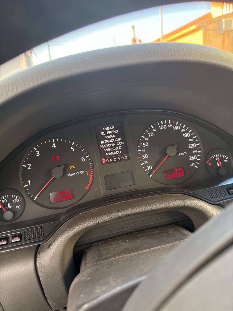 Audi A8 1999 - foto 1