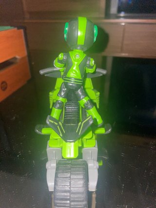 Ben 10 Moto y Figura