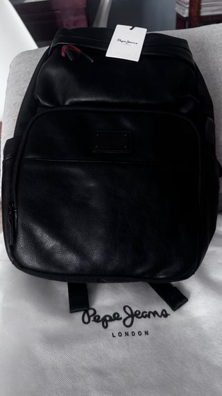 Mochila Pepe Jeans. Color negro. Polipiel/tela.