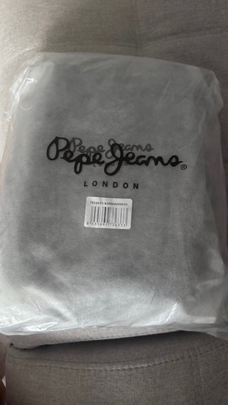 Mochila Pepe Jeans. Color negro. Polipiel/tela.