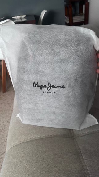 Mochila Pepe Jeans. Color negro. Polipiel/tela.