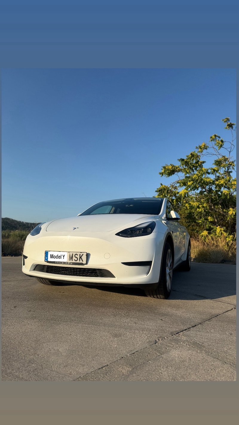 Tesla Model Y 2024 - foto 1