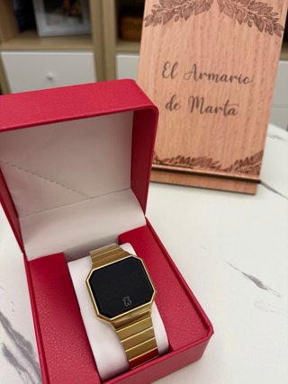 Reloj digital osito dorado