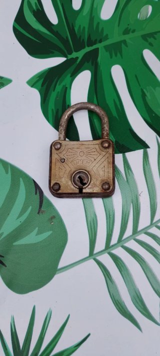 Antiguo candado UCEM