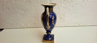 Raffinato vaso in porcellana di manifattura Dresda