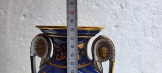 Raffinato vaso in porcellana di manifattura Dresda