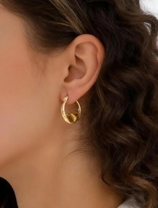 Pendientes dorados diseño moderno