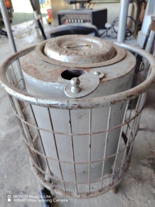 Estufa de leña metálica