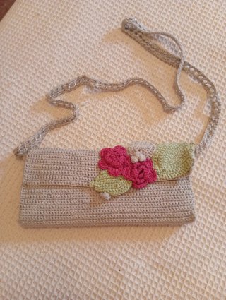 Cartera de ganchillo con flores