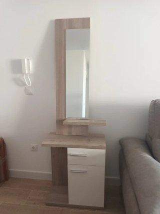 Mueble recibidor con espejo