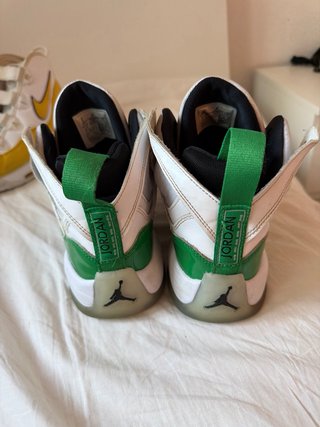 Zapatillas Jordan Blancas y Verdes