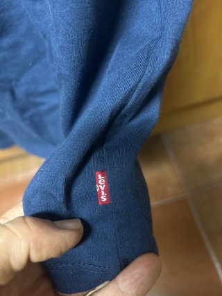 Camiseta Levi's azul floral