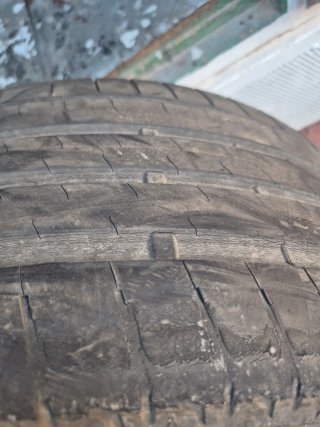 Neumaticos Bridgestone 245/45 R19 102Y