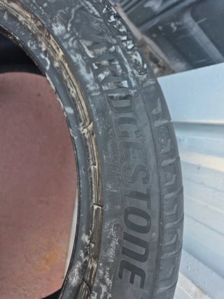 Neumaticos Bridgestone 245/45 R19 102Y