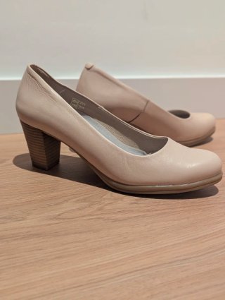 Zapatos de salón tacón beige